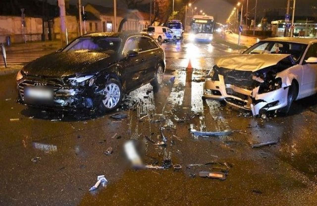 Két Audi bánta a tudatmódosító szert