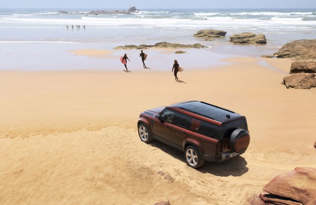 Megérkezett az eddigi legnagyobb Defender, az 5,35 méteres 130