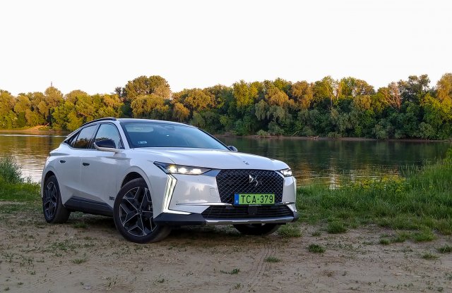 Merész luxusautó, vagy francia cukormáz? Teszten a DS 4 E-Tense!