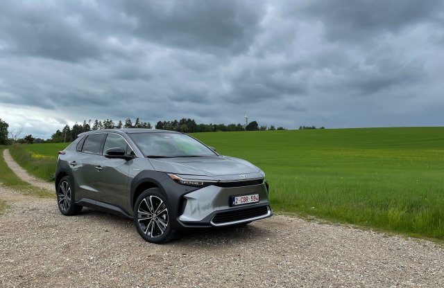 Érti a szót! Első próbán a Toyota bZ4X