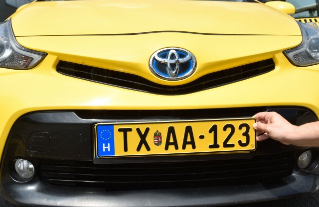 Mutatjuk, hogyan néznek ki az új rendszámtáblák!