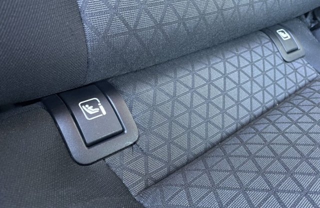 Hova ültessük a gyerekeket az autóban?