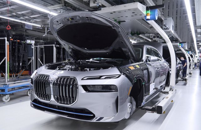 Elindult a BMW 7-es széria sorozatgyártása, az i3 nyugdíjba megy
