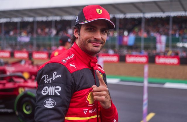 Rajt-cél győzelmet aratott Carlos Sainz Jr. Silverstone-ban