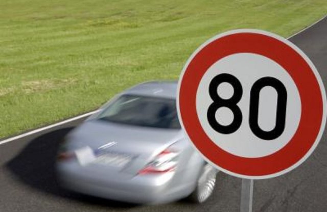 Holnaptól maguktól betartják a sebességhatárt az új modellek?