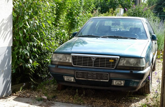 Átok vagy áldás? 18 éve nem mozdult a ritka Lancia. Megnéztük!