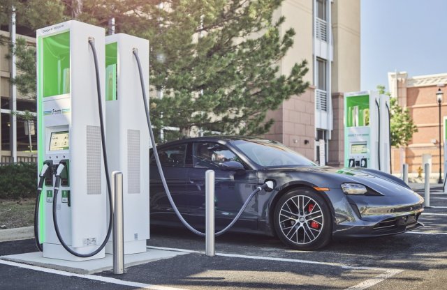 Az amerikaiak közel 40 százaléka már ma venne villanyautót