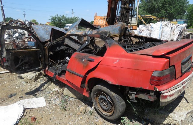 Két BMW-t lopott, egy kigyulladt, a másik 5000 forintot hozott