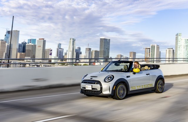 Tovább fájdítja a szívünket a MINI: ilyen lenne a villanykabrió