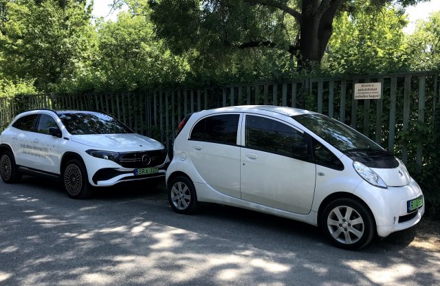 A rezsiemelés után is a villanyautót lesz olcsóbb megtankolni!