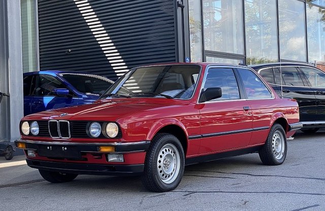 Hajmeresztő árat kérnek az egyik utolsó vadiúj E30-as BMW-ért