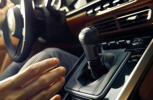 Ezeket az autókat veheted ma 300 lóerő felett kézi váltóval