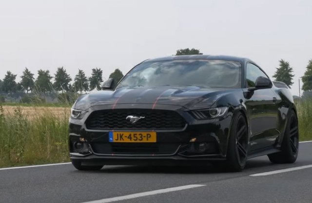 Még hogy az EcoBoost Mustang nem király: így száguld a pályán