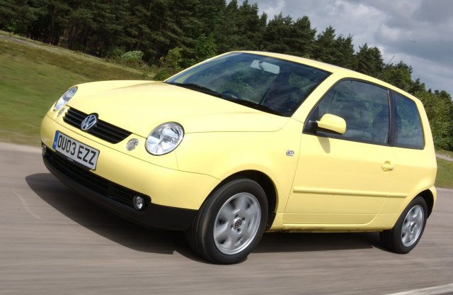 Így nem három litert eszik: félelmetes a Lupo végsebesség-teszt