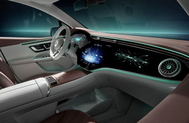 Megvillantotta a Mercedes az EQE SUV belterét