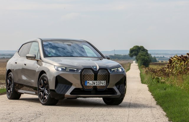Íme az M-bertelenül erős nappali: vezettük a BMW iX M60-at