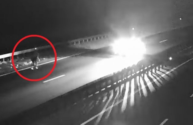 Kivilágítatlanul biciklizett éjjel a pályán: csoda, hogy túlélte