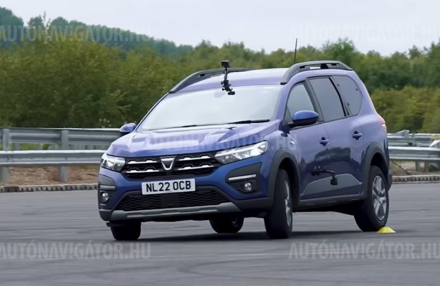 Videó: így gyorsul hét személlyel az egyliteres Dacia Jogger!