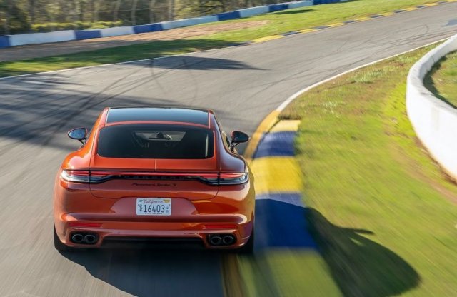 Villanytestvérek lesznek a Porsche Panamerából és a Taycanból