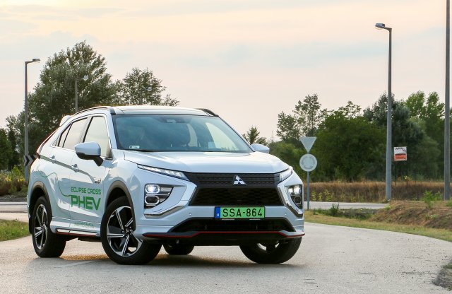 Ez a név nekünk mást jelent: Mitsubishi Eclipse Cross PHEV teszt