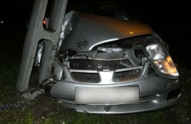 A betonoszlop törte derékba az autólopást, szó szerint