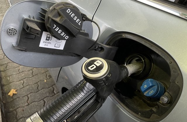 Hiába esik az olaj ára, a gázolajé nálunk szerdán feljebb kerül