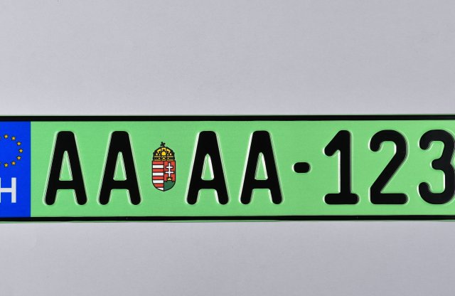 Bajban az új autók piaca?