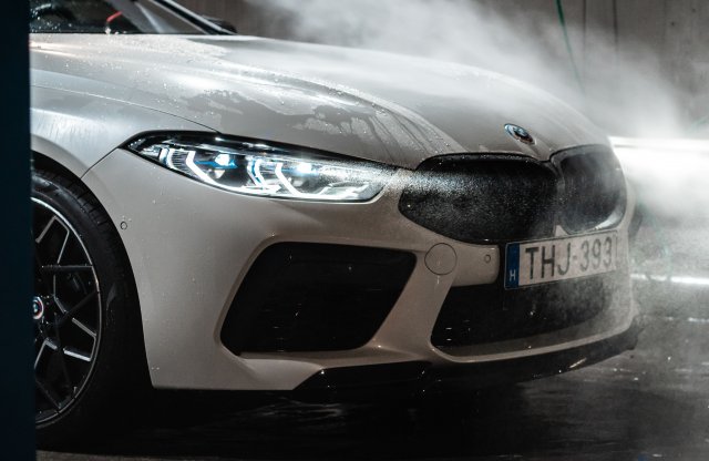 Nagy kupé, nagy motor, nagy élvezet!