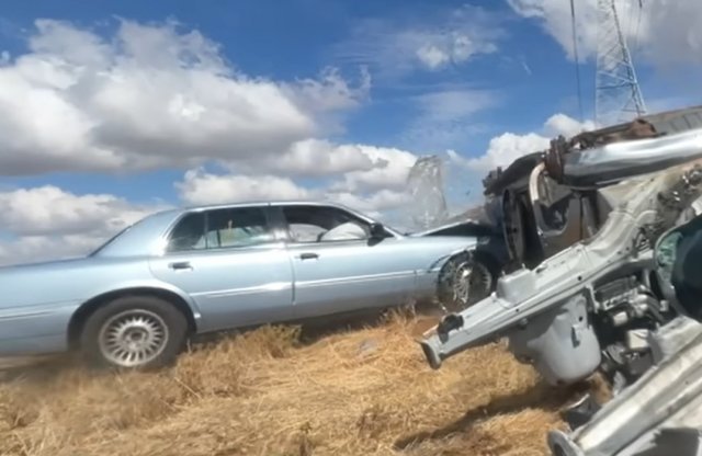 Autókat törtek, hogy kipróbálják az Apple automata segélyhívóját