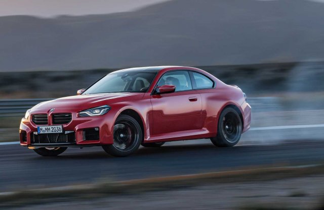 Kézi váltóval és tökéletes méretekkel érkezik az új BMW M2