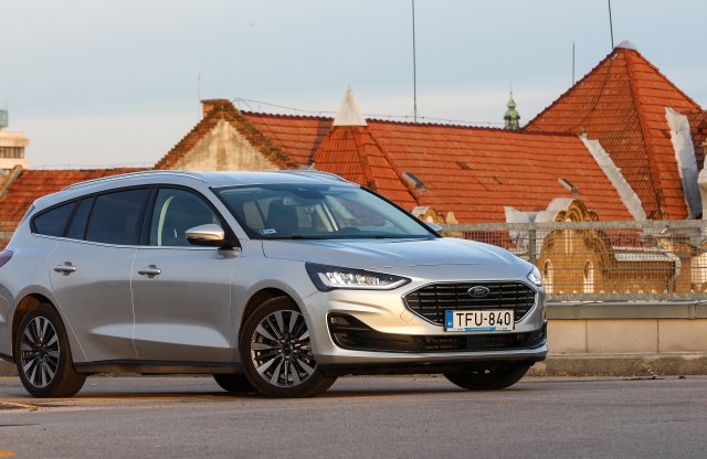 Minek ide Mondeo? A Focus kombi három hengerrel is megoldja!