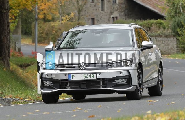 Ha álcázva is, de fotókon a következő Volkswagen Passat