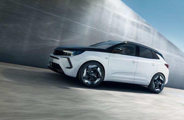 Sportváltozatot kap az Opel nagy SUV-ja