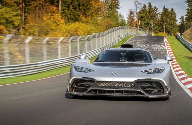 Trónfosztás történt, a Mercedes a Nürburgring új királya