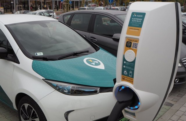 Drágul a villanyautó-tankolás. Bizonyos helyeken