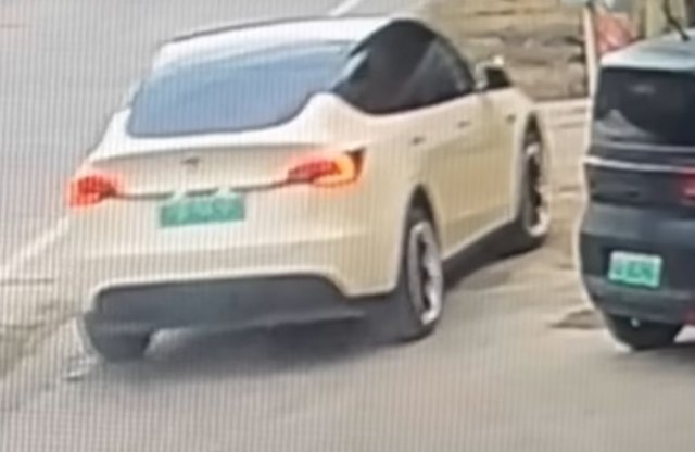 Horrorfilmbe illő balesetbe keveredett egy Tesla
