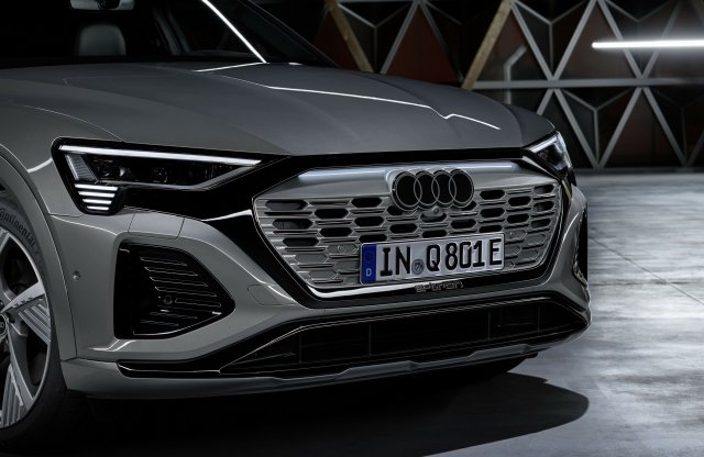 Fekete-fehér vagy fekete-fekete az Audi új logója