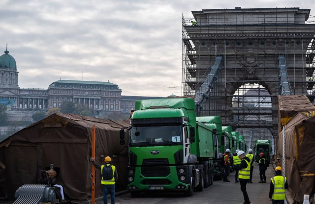 Búcsút inthetnek az autók a Lánchídnak?