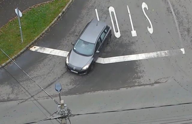 Így látja majd a rendőr, amikor legközelebb áthajtasz a piroson!