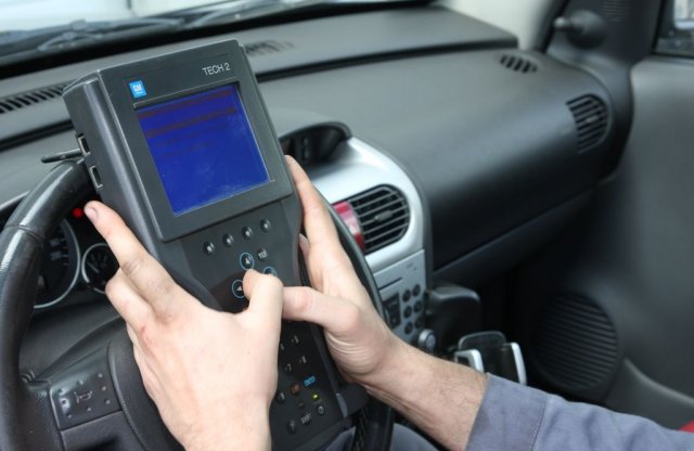 Szervizben járt a NAV: illegális szoftvereket találtak