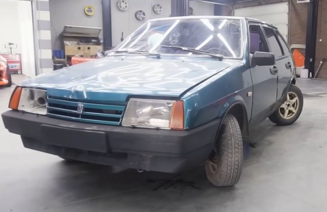 Lada is tud összkerék-kormányozni, csak 4 kormány kell hozzá