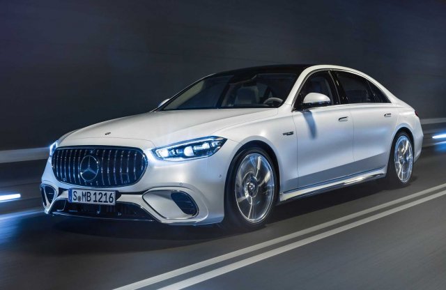 A valaha volt legerősebb S-osztály egy konnektoros hibrid!