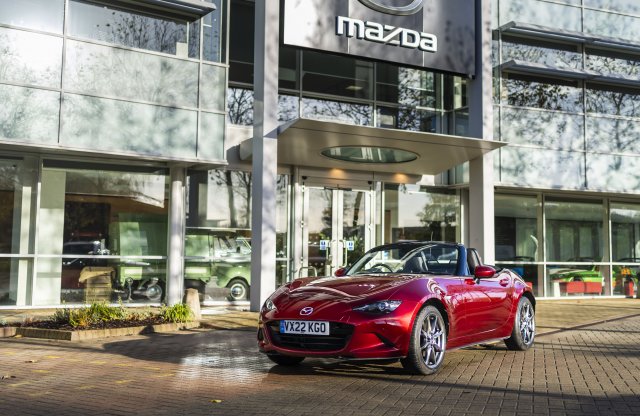 1000 mérföldet tett meg fosszíliamentes benzinnel a Mazda