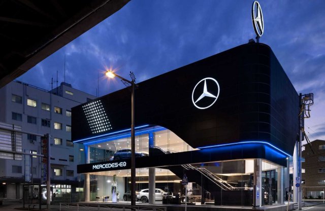 Nem fogod kitalálni, hol nyílt a Merci első villanyautó-szalonja