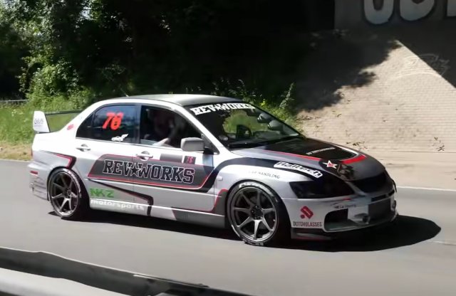 700 lovasra húzott Lancer EVO IX végsebesség-teszt gumiégetéssel