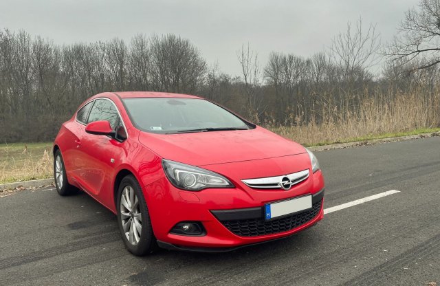 Ne félj a kilométerektől – ezt üvölti ez az Opel Astra GTC is!