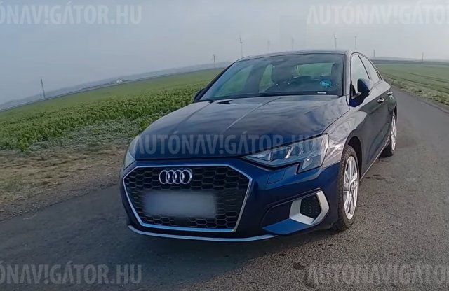 Három hengerrel is Audi? Az Autobahnon padlógázzal kiderül!