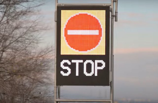 Ezzel akarják megakadályozni az autóútra szemből felhajtást!