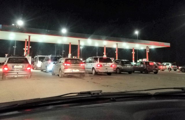 Akármennyibe is kerül az üzemanyag, a magyarok autóval járnak!