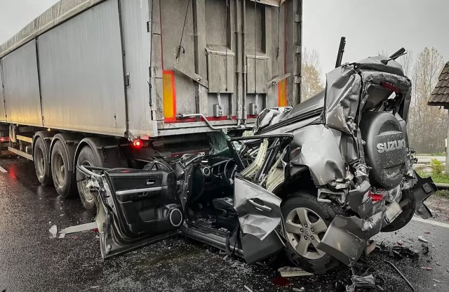 Kamionok közé szorult egy balesetben, most kamera elé állt